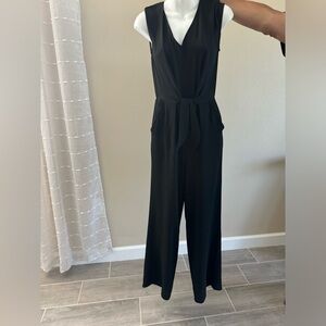 Vince Camuto Black Elegant V-Neck Sleeveless Jumpsuit